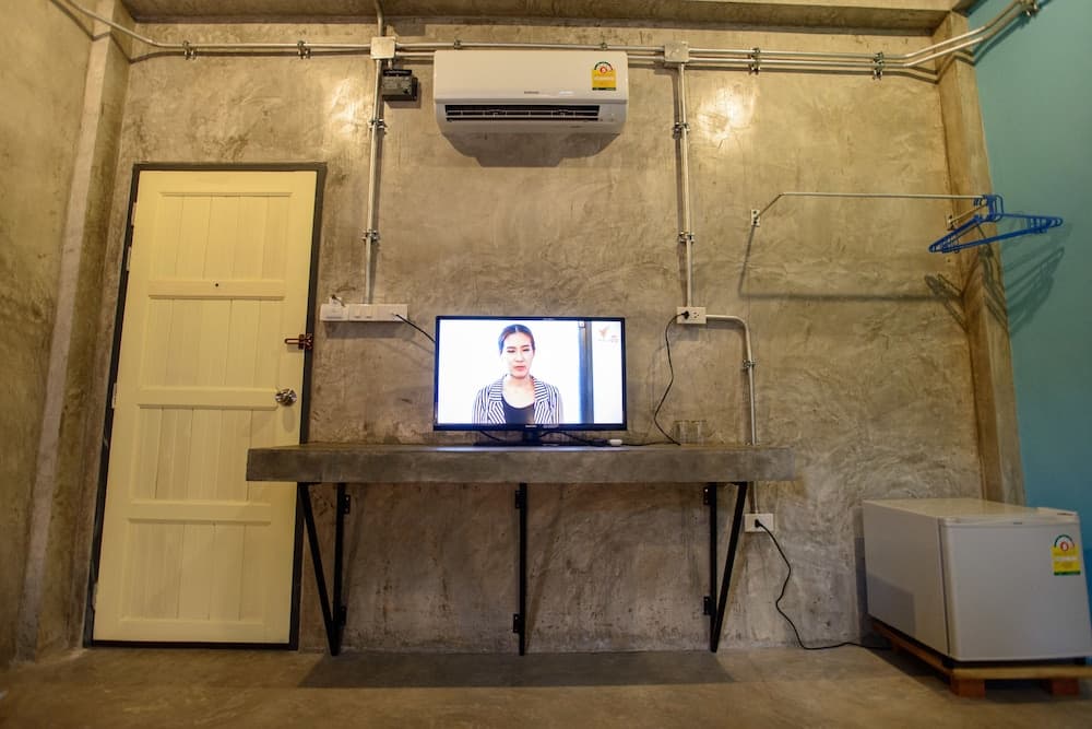 Seabox Khaolak Hostel