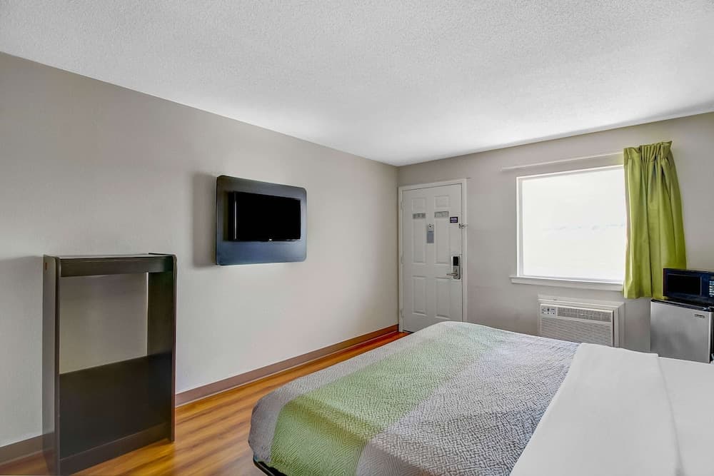 Motel 6 Charles Town, WV