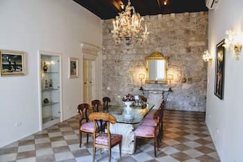 SUNce Palace Apartments with free offsite parking