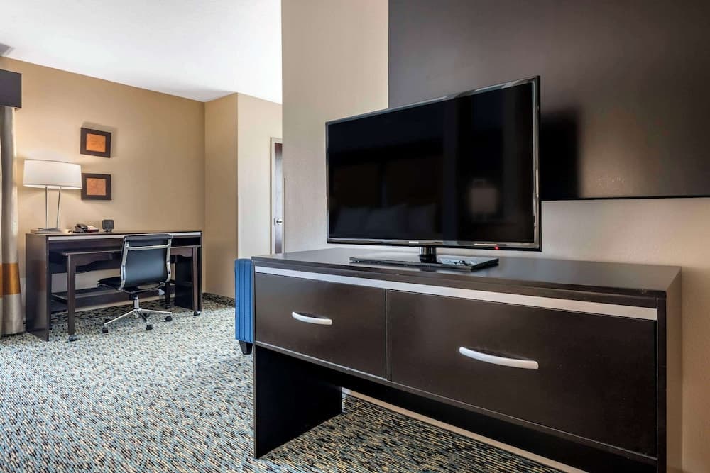 Comfort Suites Fort Lauderdale Airport South & Cruise Port