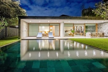 Jimbaran Balangan BeachFront Villa Nakar