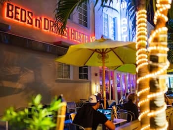 Beds n' Drinks Hostel