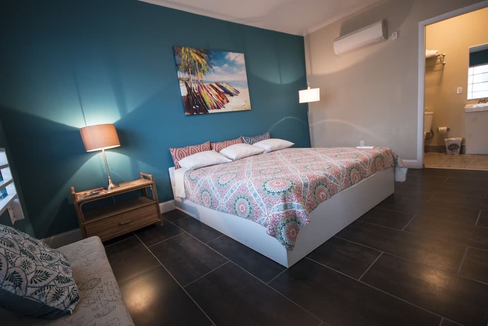 Beds n' Drinks Hostel