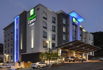 Holiday Inn Express & Suites San Diego - Mission Valley, an IHG Hotel