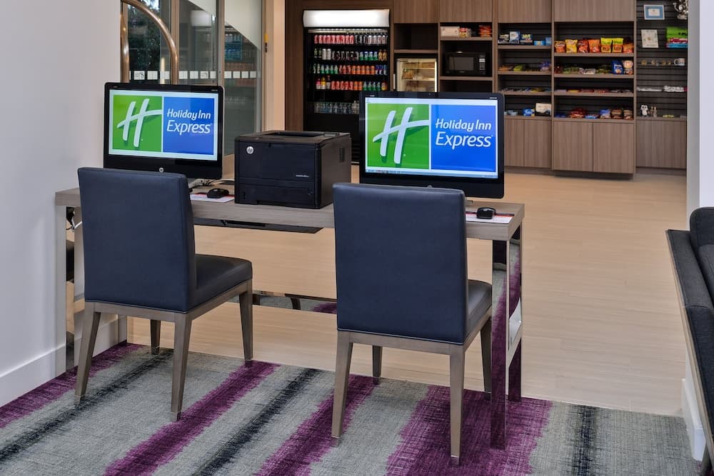 Holiday Inn Express & Suites San Diego - Mission Valley by IHG