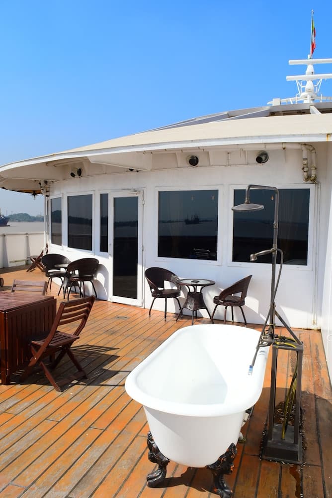 Vintage Luxury Yacht Hotel