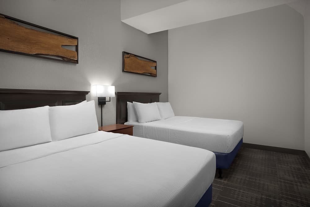 The Suites Hotel at Waterfront Plaza