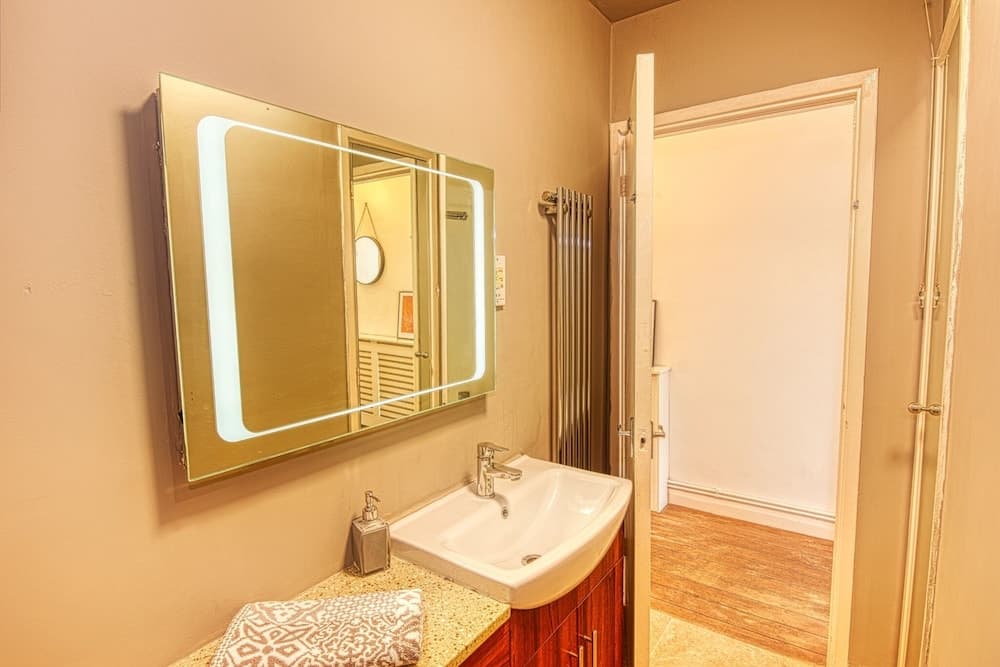 Ghar Homes - Bath City Centre Cosy Retreat