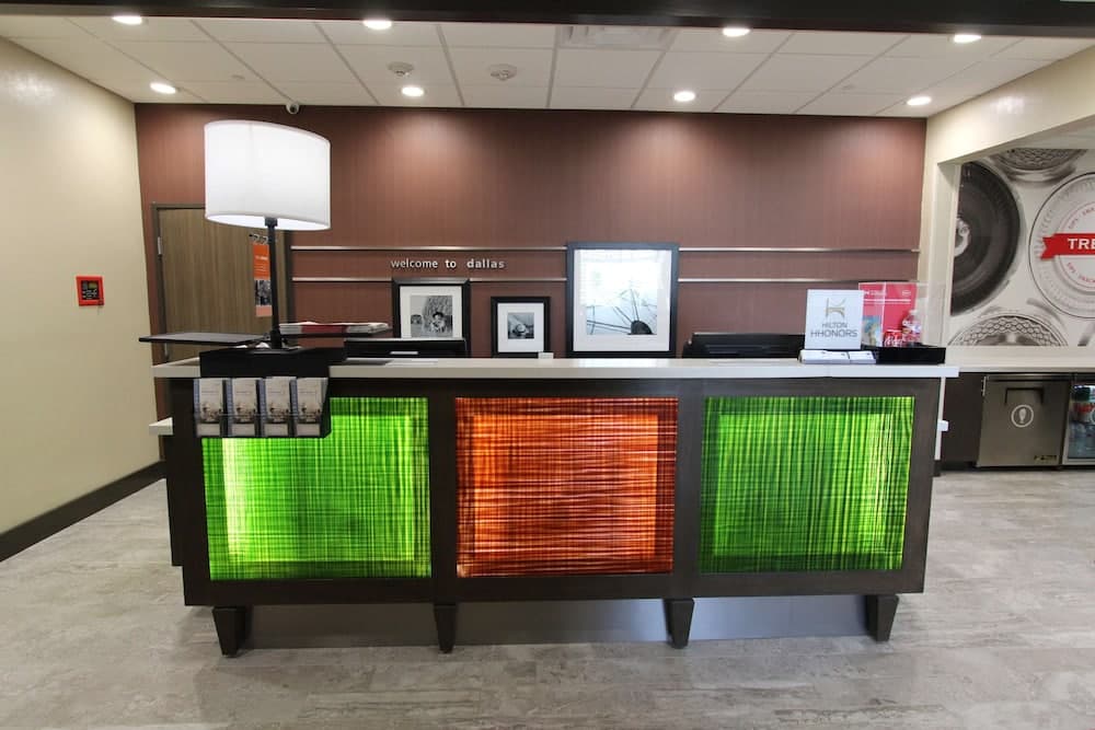 Hampton Inn & Suites Dallas Market Center