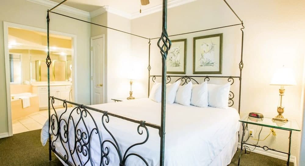 French Quarter Resort by Coolvacay