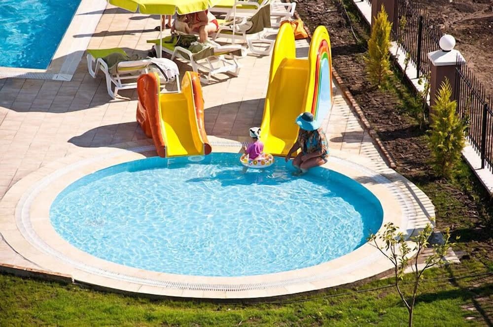 Mg White Lilyum Hotel