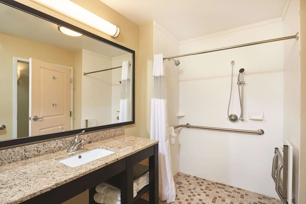 La Quinta Inn & Suites by Wyndham Carlsbad