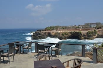 Sunset Villa & Café Lembongan