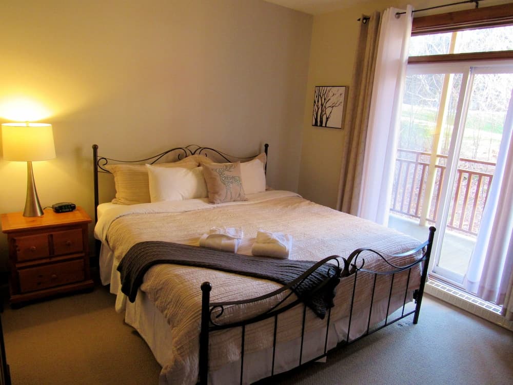 Tremblant les Eaux by Location ADP Tremblant