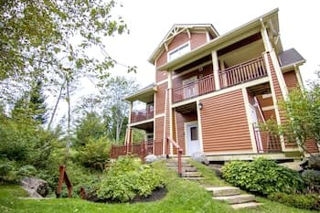 Tremblant les Eaux by Location ADP Tremblant