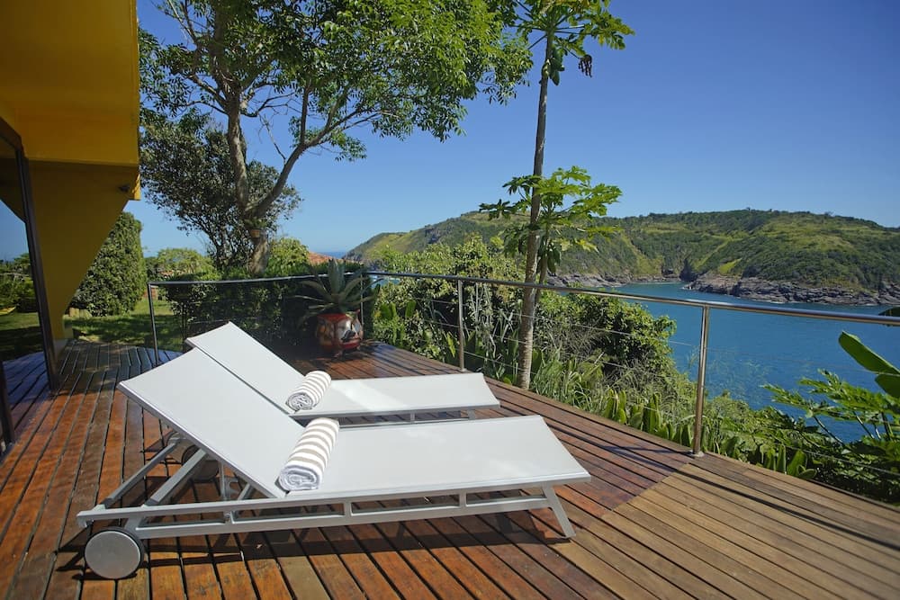 Cliffside Luxury Inn