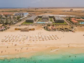 Hotel Oasis Salinas Sea