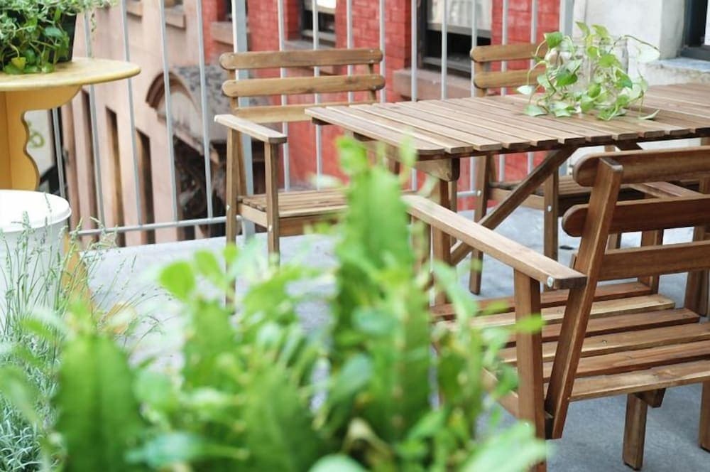 Midtown East 1BR with Private Balcony DR 26