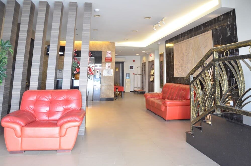 Super OYO 985 Hotel Nur