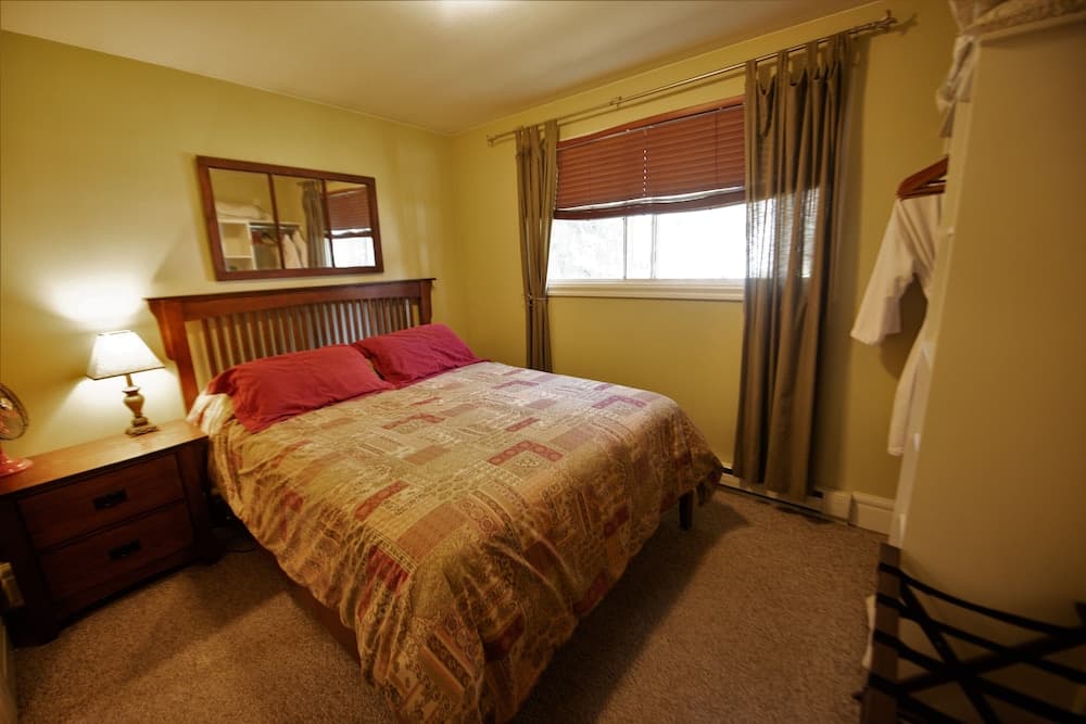 Auberge Kicking Horse Guest House