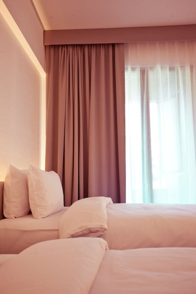 BED Phrasingh Hotel - Adults Only