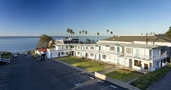 The Tides Oceanview Inn and Cottages