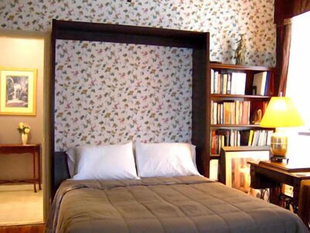 Roussell's Garden Bed & Breakfast