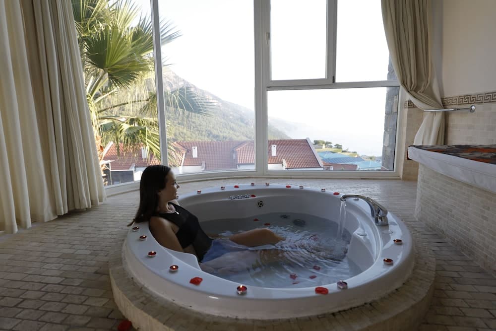 Golden Life Heights Deluxe Suite Hotel - Adults Only