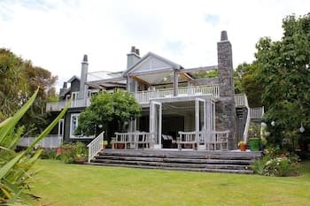 970 Lonely Bay Lodge