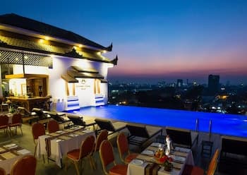 Yadanarpon Dynasty Hotel