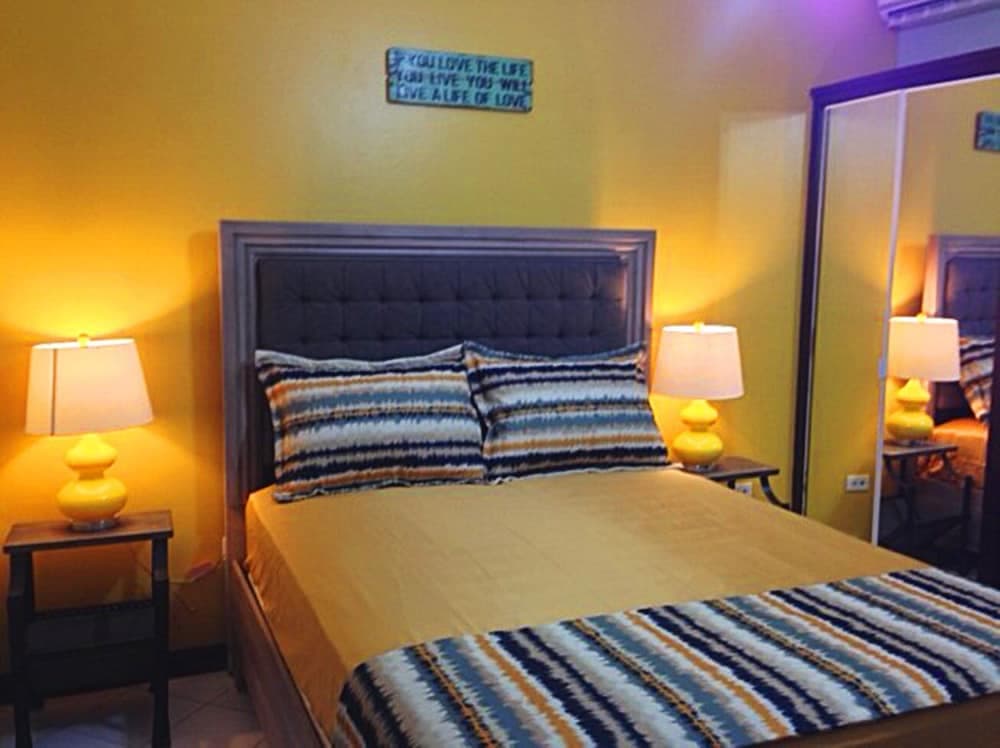 Coral Cove Marina Hotel