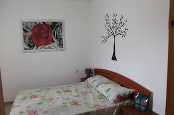 Zimmer Dora Dead Sea