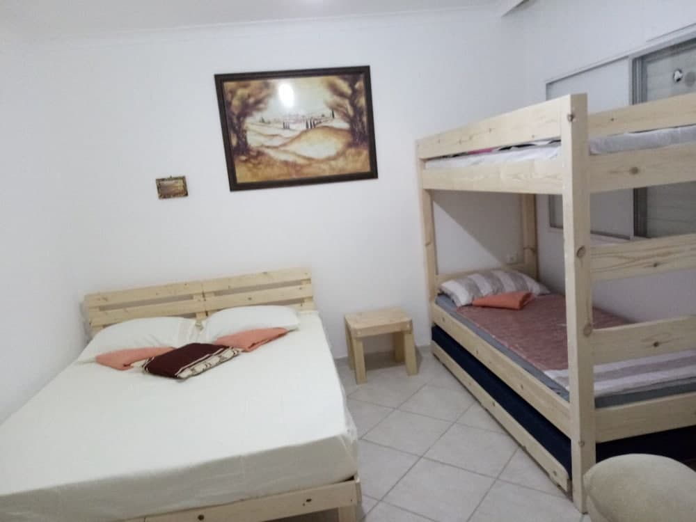 Zimmer Dora Dead Sea