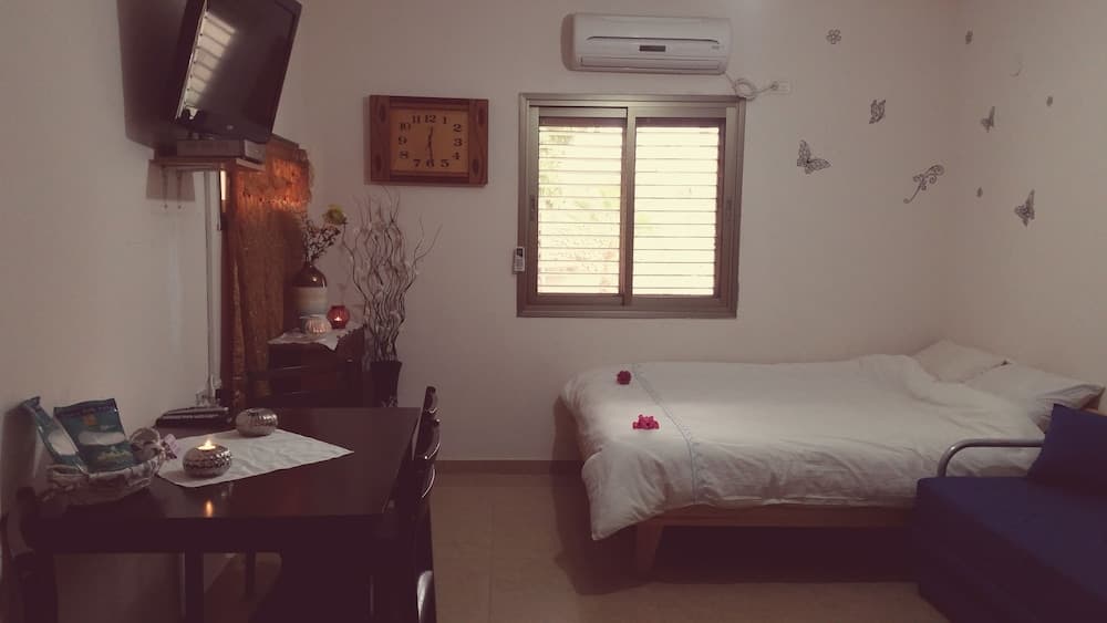 Zimmer Dora Dead Sea