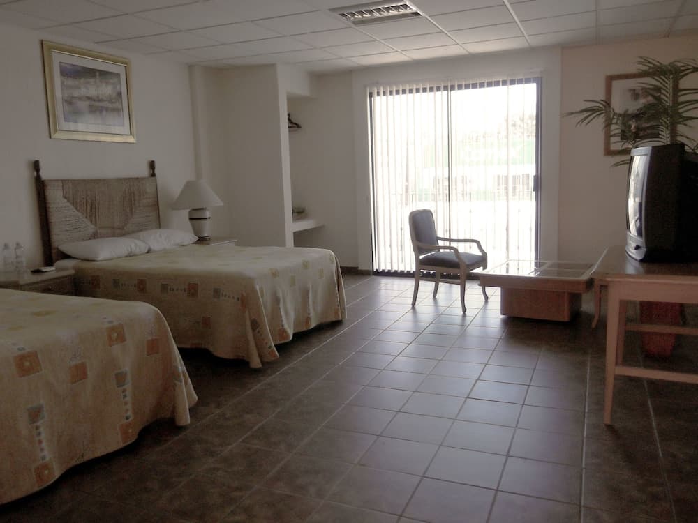 Hotel Plaza Los Arcos