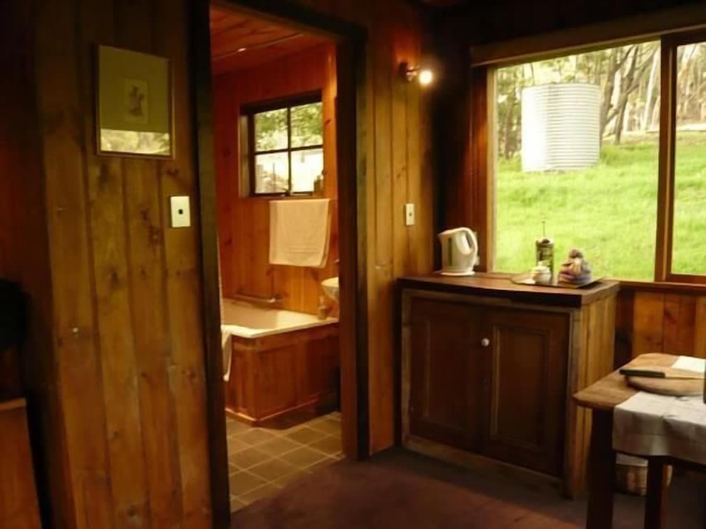 Braeside Mt Macedon Country Retreat & Bed & Breakfast