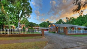 Barrass's John Bright Motor Inn