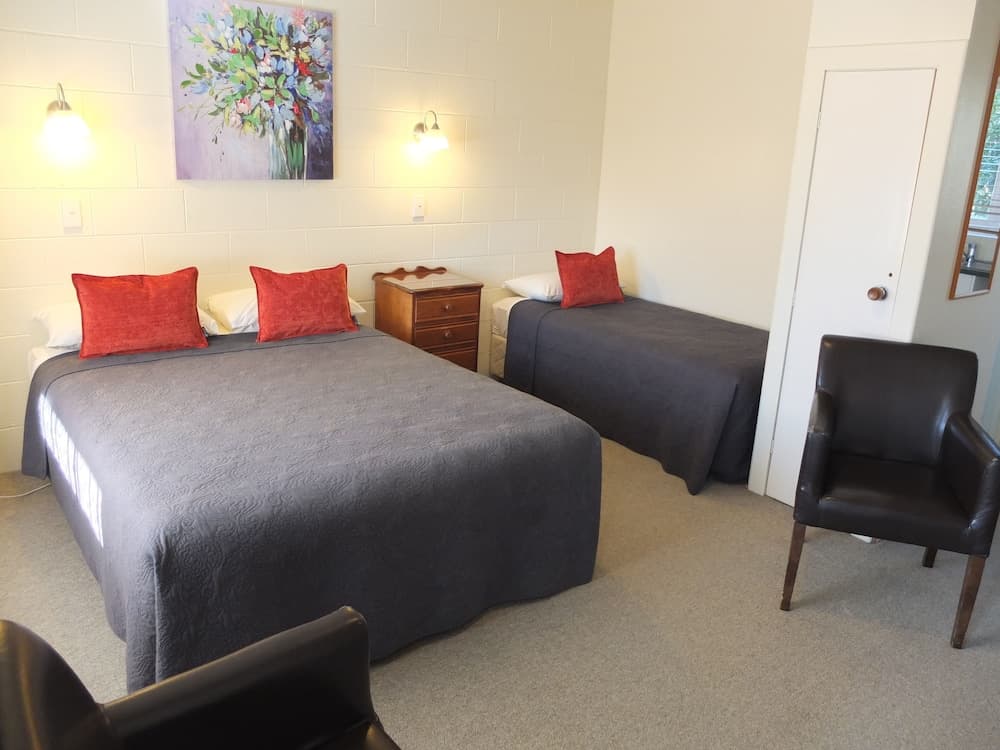 Colonial Court Motel