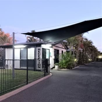 Emerald Motel Apartments