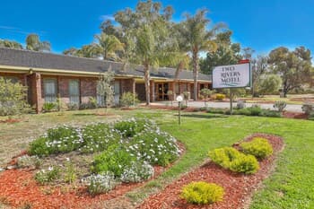 Two Rivers Motel