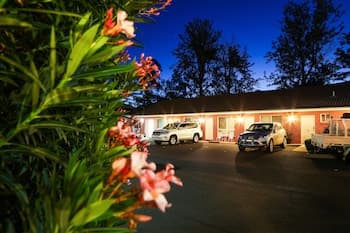 Akuna Motor Inn and Apartments