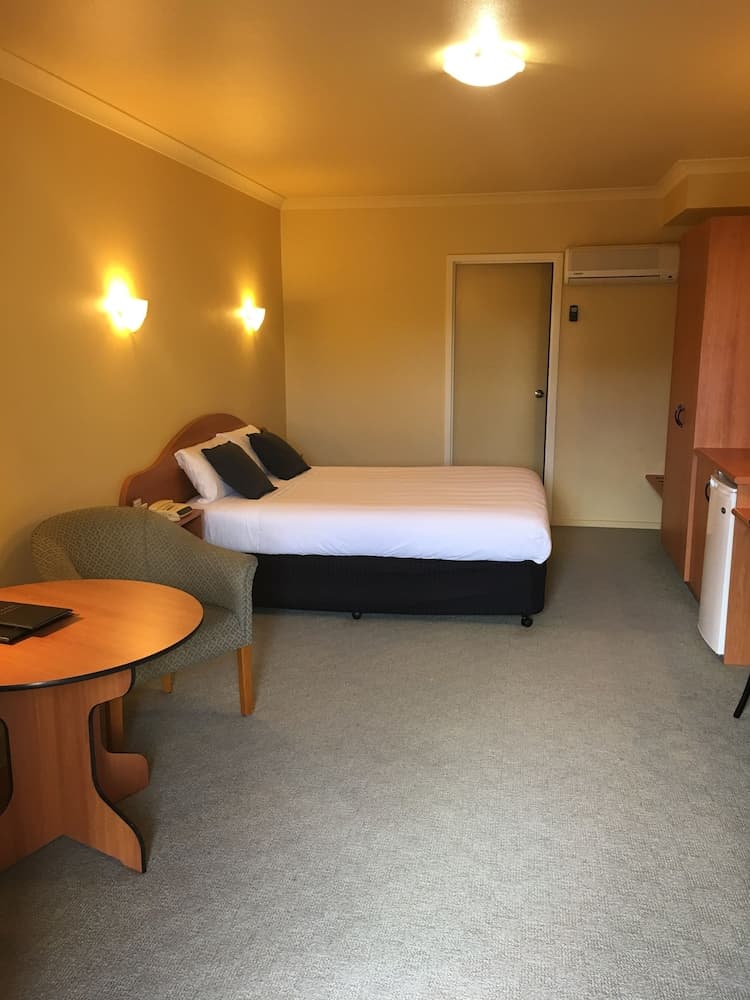 Hopkins House Motel & Apartments