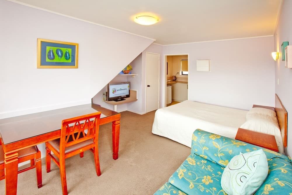 Papakura Monument Motor Lodge