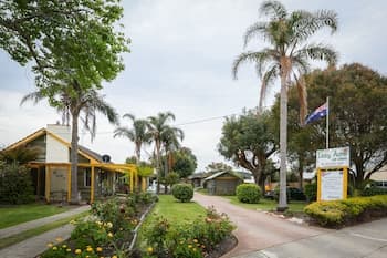 Lazy Acre Log Cabins