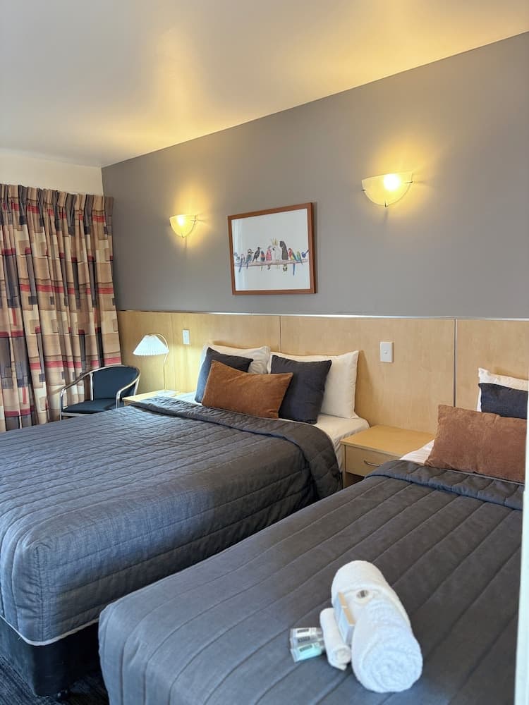 Mayfair Motel Emerald