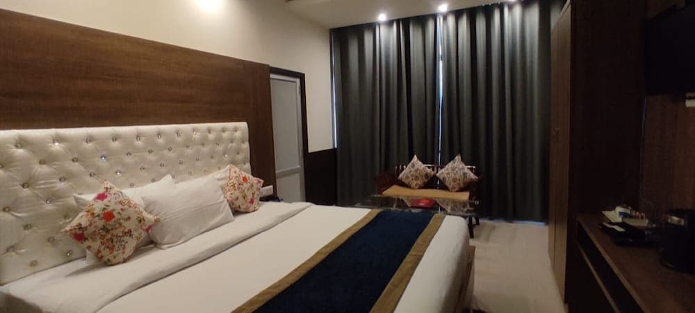 Hotel Bob's N Barley