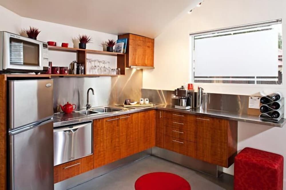 Twofourtwo Boutique Apartments