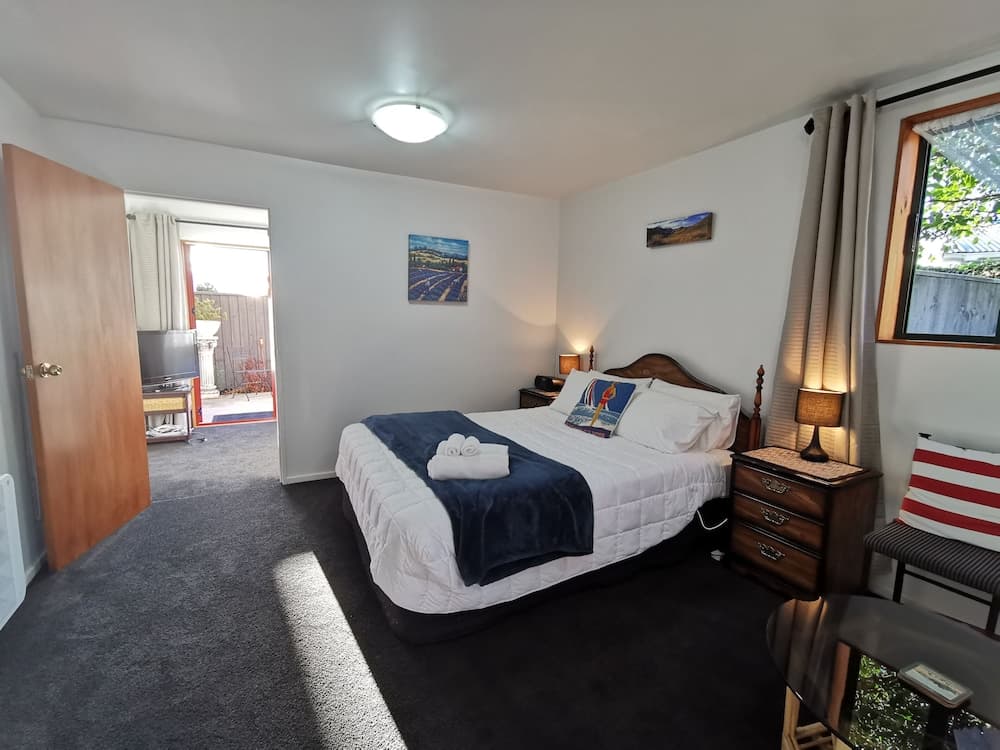 Les Troupes Apartments