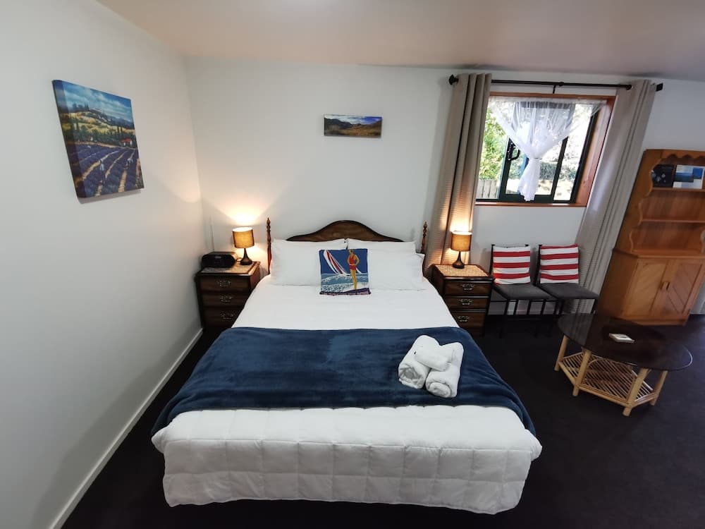 Les Troupes Apartments