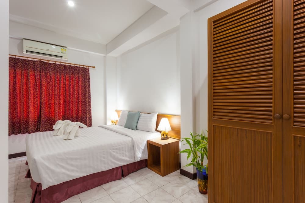 Karon Sunshine Guesthouse & Bar